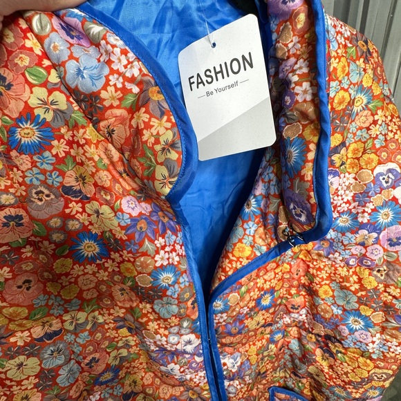 Colorful Floral Quilted Jacket - Picture 5 of 5